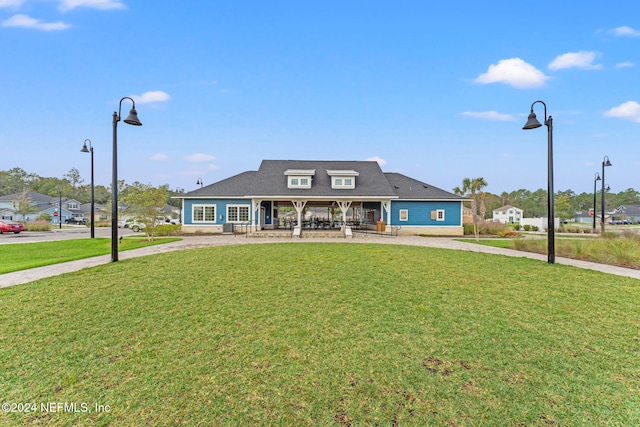 farmhouse featuring a front lawn and a porch