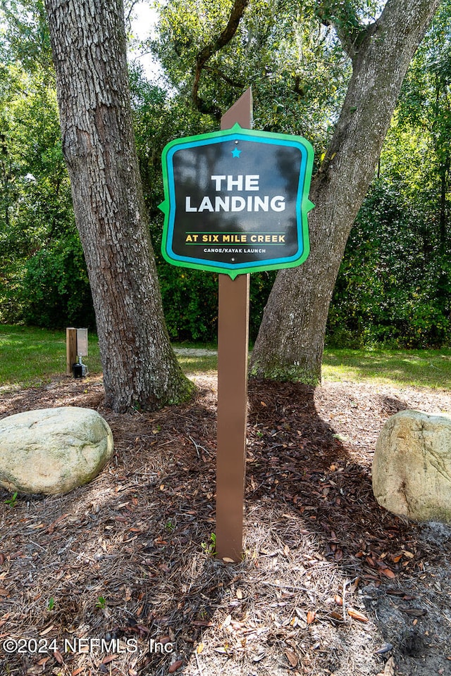 view of community / neighborhood sign