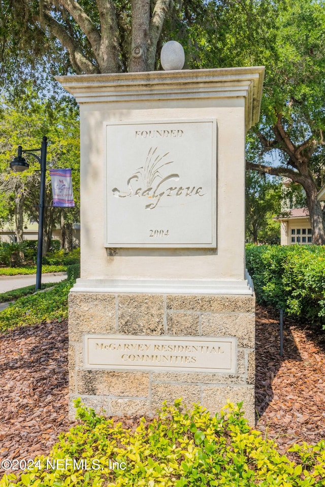 view of community / neighborhood sign