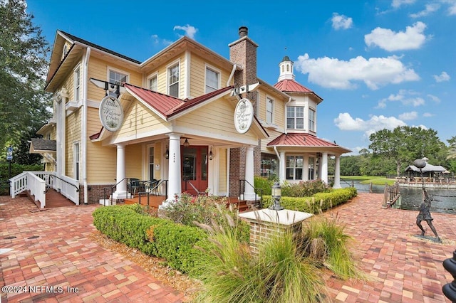 view of front facade featuring a porch