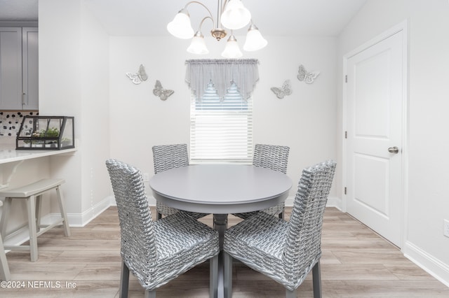 dining room featuring light hardwood / wood-style floors and a notable chandelier