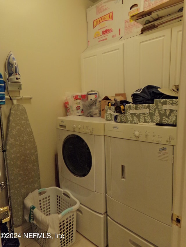 clothes washing area featuring independent washer and dryer