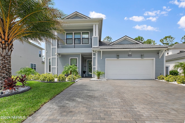 view of front facade featuring a garage and a front lawn