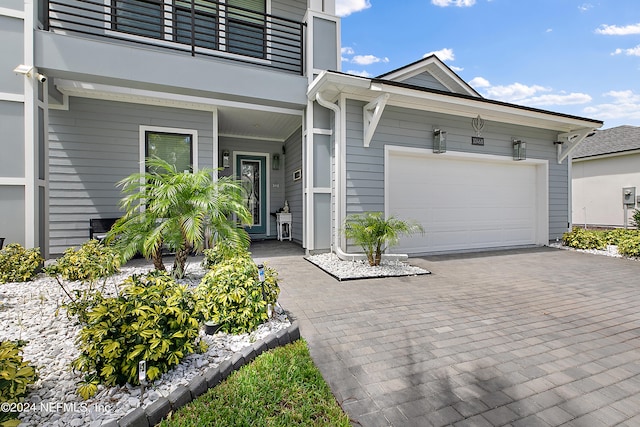 view of front facade with a garage