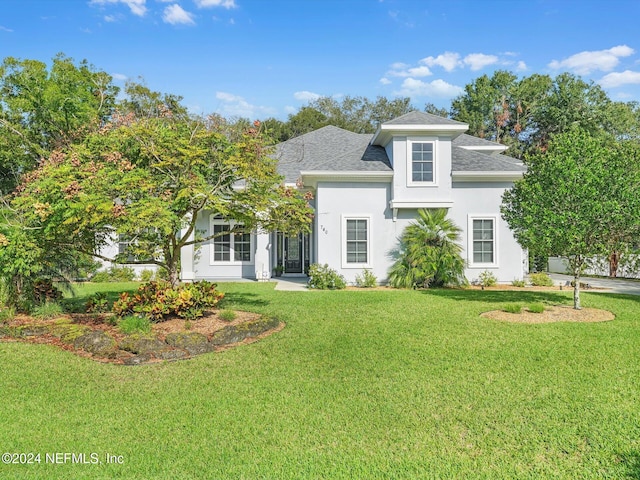 view of front facade with a front lawn