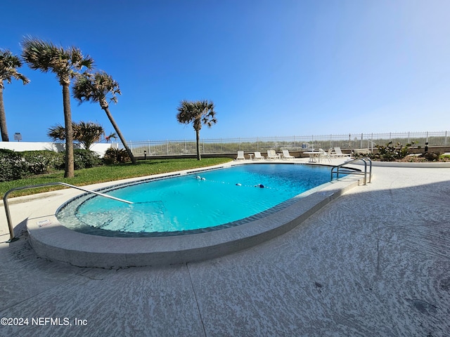 view of swimming pool