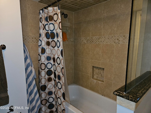 bathroom with shower / tub combo with curtain