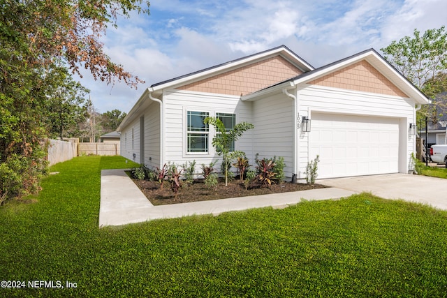 view of front of house featuring a front lawn and a garage