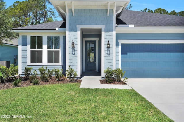 807 Goldenrod Dr, Saint Augustine, FL 32092 - view of front of property with a front lawn, roof with shingles, driveway, and a garage