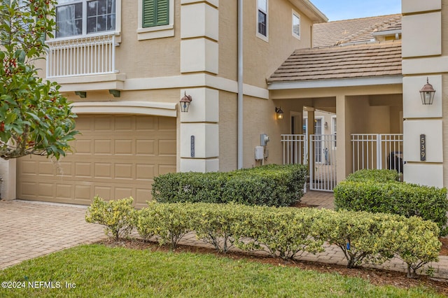 view of front facade with a garage