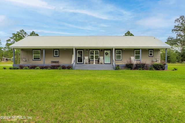 ranch-style home featuring a front lawn