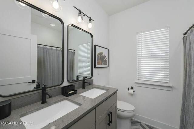 51 Topiary Ave, Saint Augustine, FL 32092 - full bathroom featuring double vanity, baseboards, toilet, and curtained shower