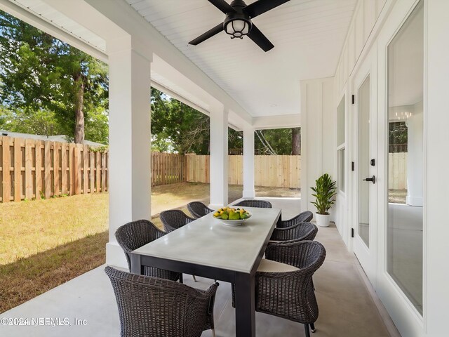 sunroom / solarium featuring ceiling fan