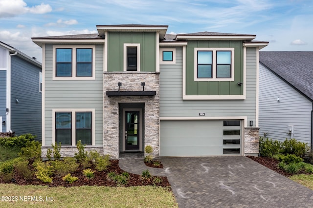 view of front facade with a garage