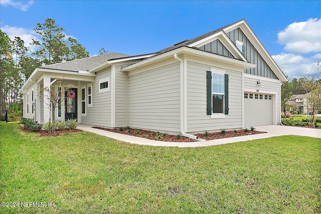 view of front facade with a garage and a front yard