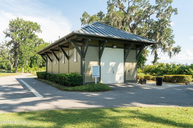 view of outdoor structure