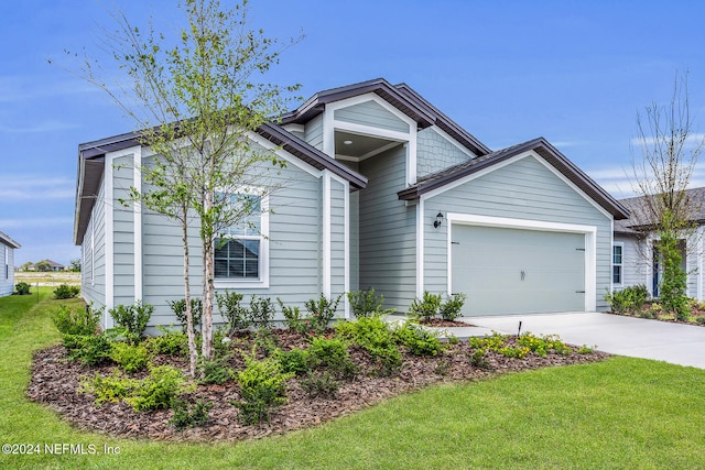 view of front facade featuring a garage and a front yard