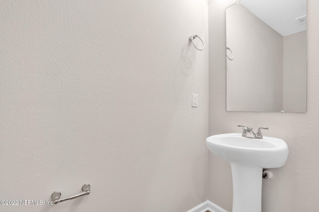 bathroom featuring sink