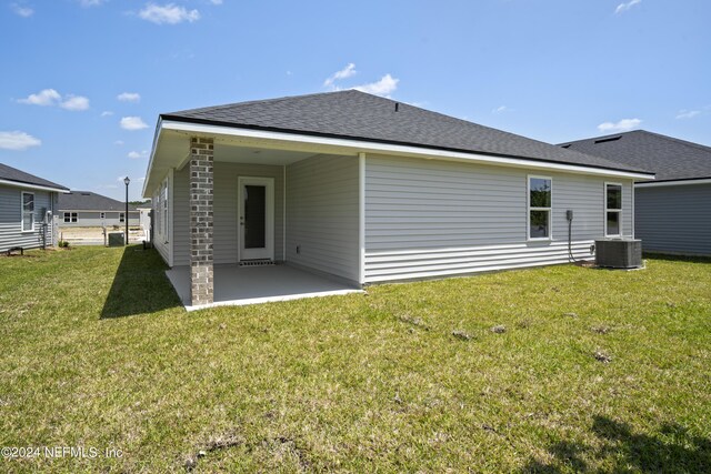 3107 Forest View Ln, Green Cove Springs, FL 32043 - back of house featuring a patio area, a yard, and roof with shingles