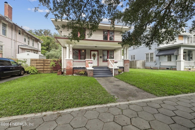 view of front facade featuring a front lawn and covered porch