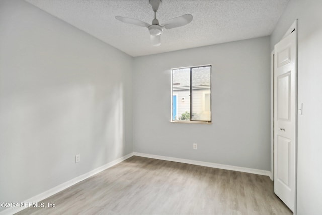 unfurnished bedroom featuring a textured ceiling, light wood-type flooring, and ceiling fan