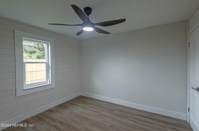 unfurnished room featuring ceiling fan, light hardwood / wood-style floors, and crown molding