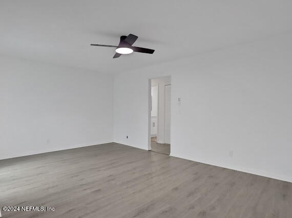 unfurnished room with wood-type flooring and ceiling fan