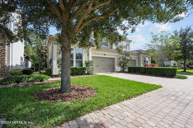 view of front facade with a garage