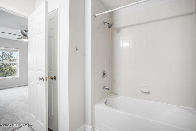 bathroom featuring tiled shower / bath and ceiling fan