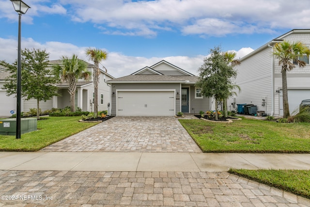 view of front of property featuring a front lawn and a garage