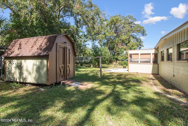 view of yard with a storage unit