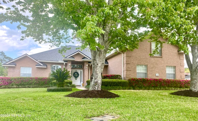 view of front of property with a front yard