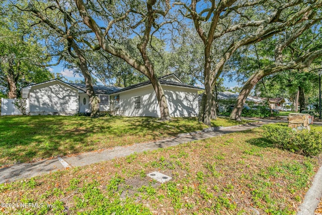 exterior space featuring a front yard