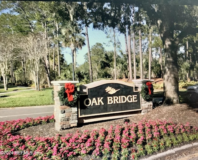 view of community / neighborhood sign