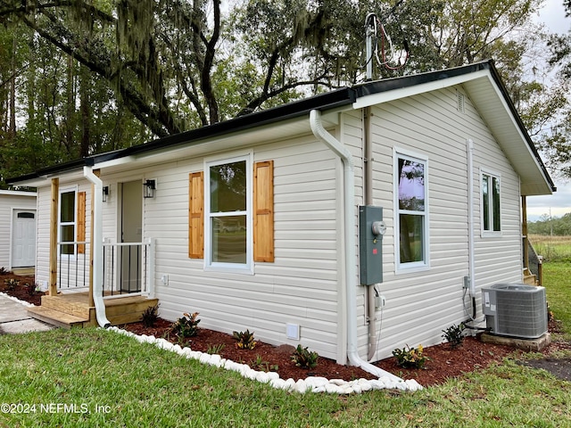 view of front of home featuring central air condition unit