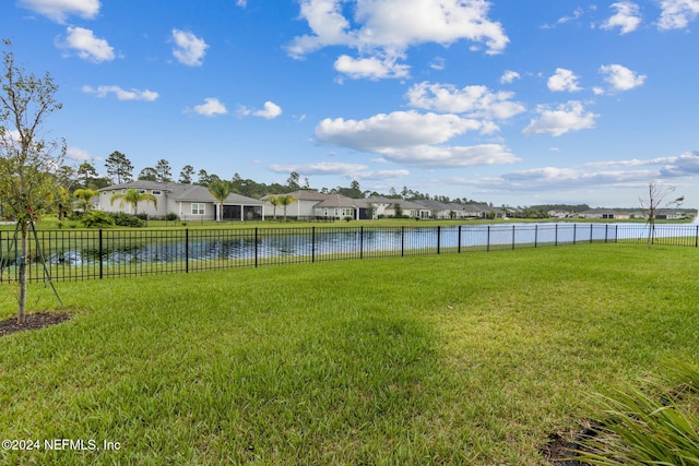 view of yard featuring a water view