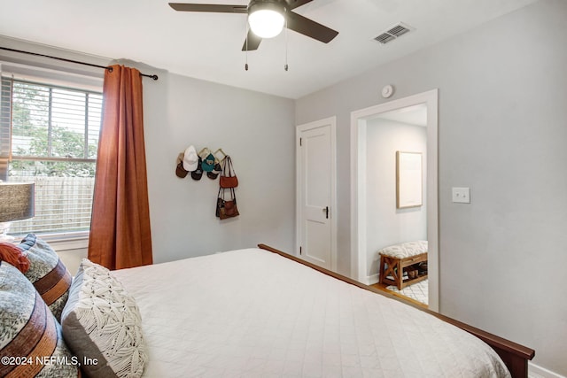 bedroom with ceiling fan