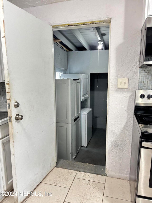 kitchen featuring washer / clothes dryer, gray cabinets, and appliances with stainless steel finishes