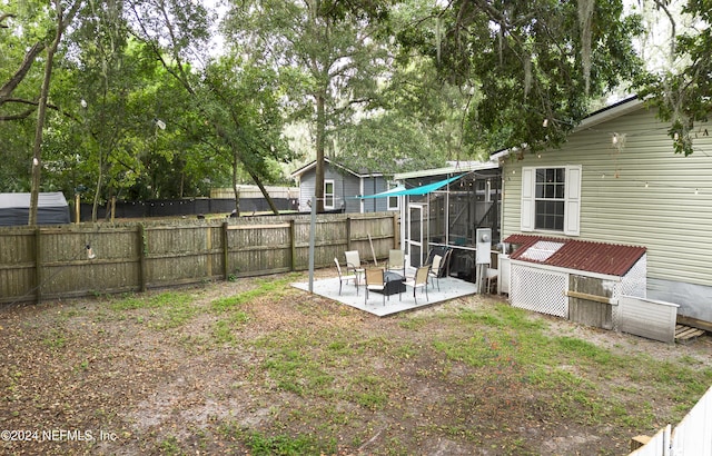 view of yard with a patio