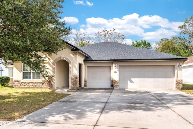 view of front of home featuring a garage and a front yard