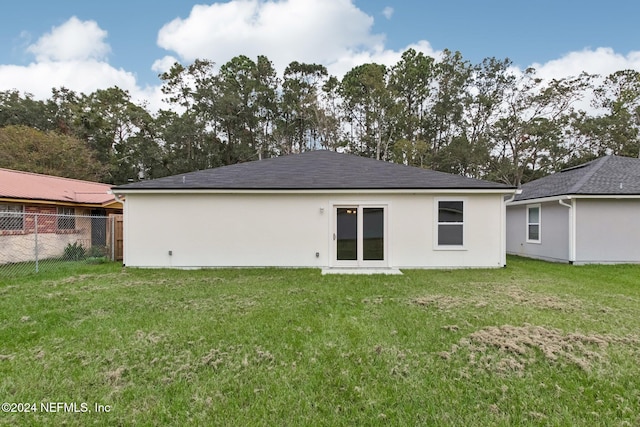 back of house featuring a yard