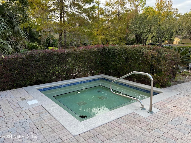 view of pool featuring an in ground hot tub