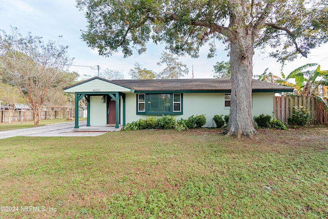 ranch-style home with a front yard