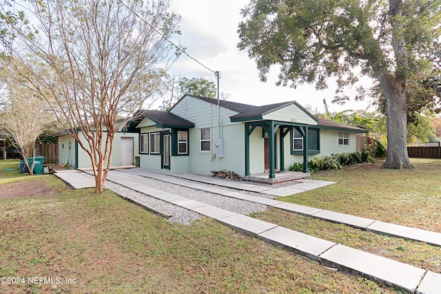 single story home featuring a garage and a front lawn