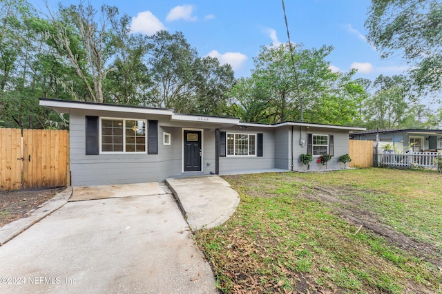 single story home with a front yard