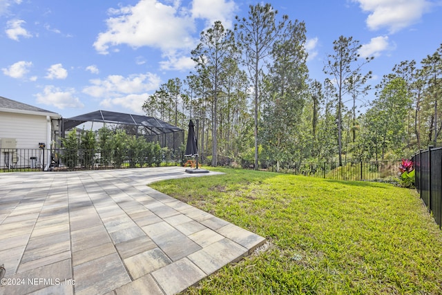 view of yard featuring a patio