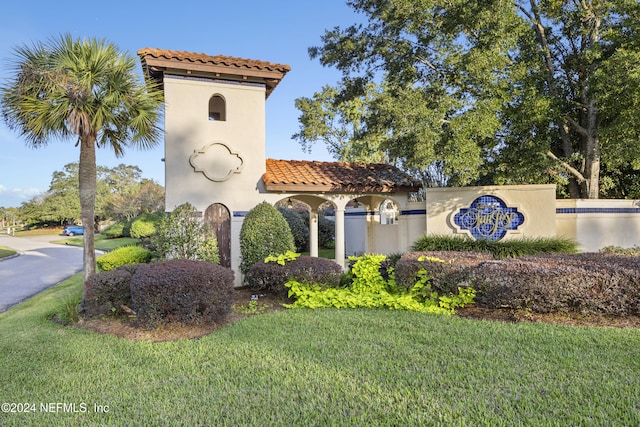 community / neighborhood sign featuring a lawn