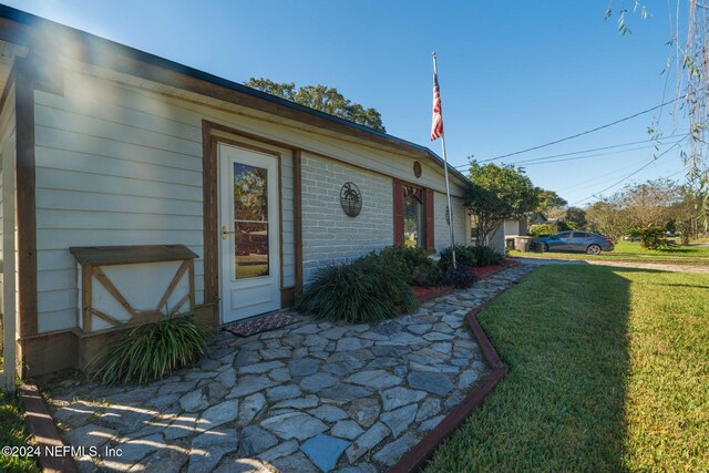 view of side of property featuring a yard