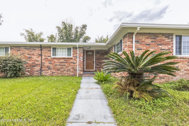 view of front of home with a front lawn