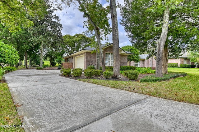 view of front facade featuring a front lawn and a garage